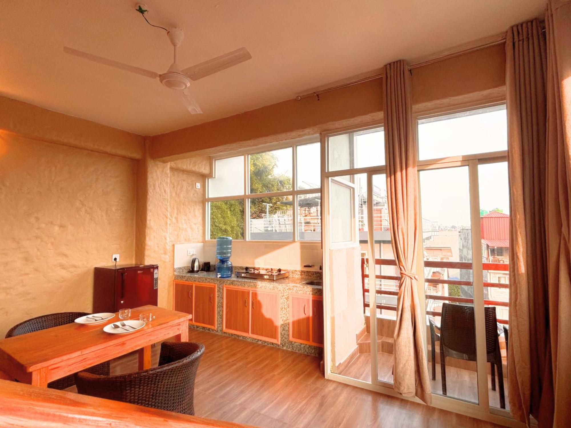 Nishan Apartments -Lakeside โพคารา ภายนอก รูปภาพ