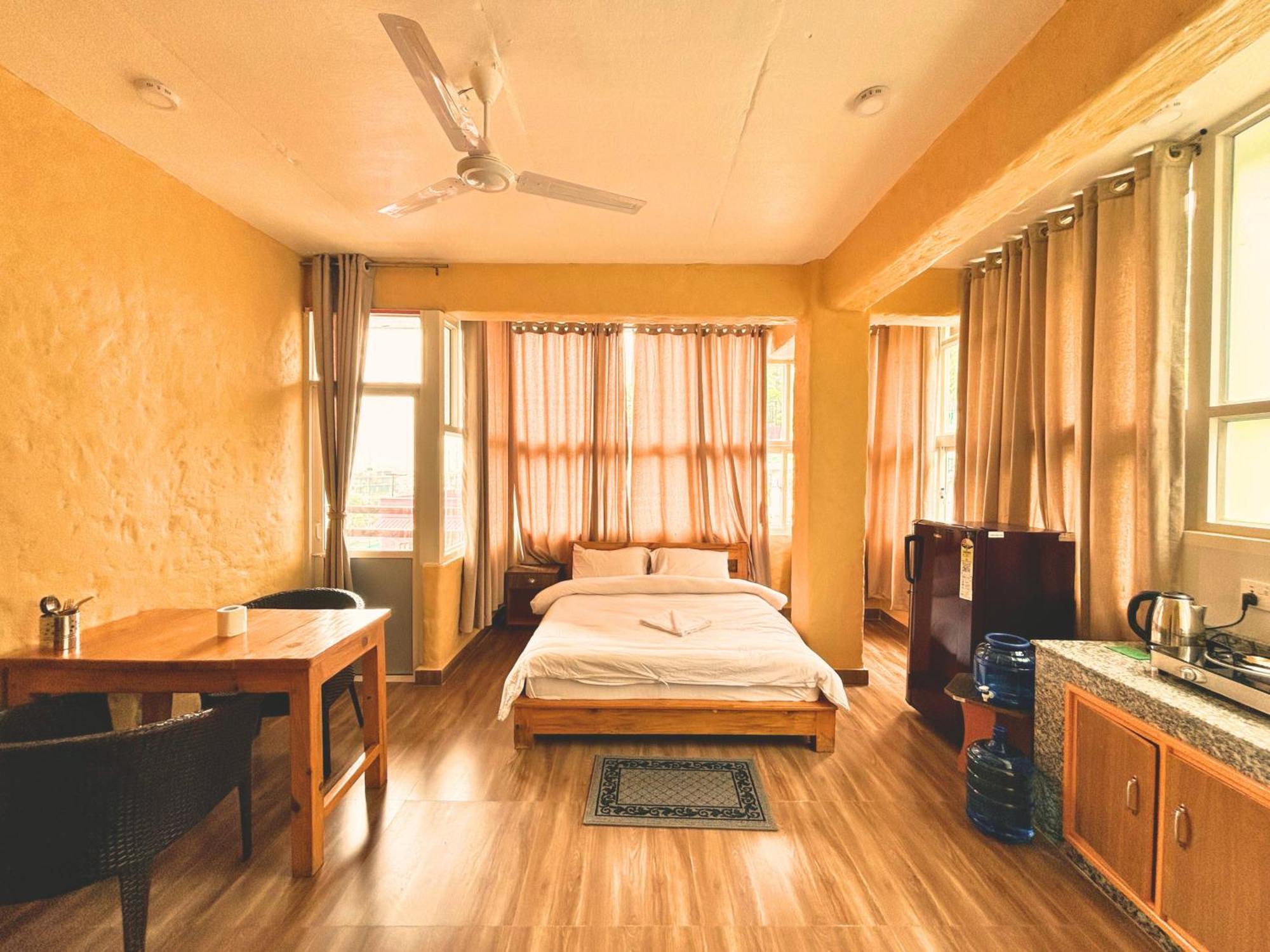 Nishan Apartments -Lakeside โพคารา ภายนอก รูปภาพ